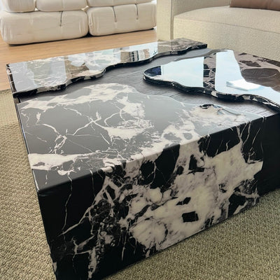 Table en marbre noir veiné + coeur en bois